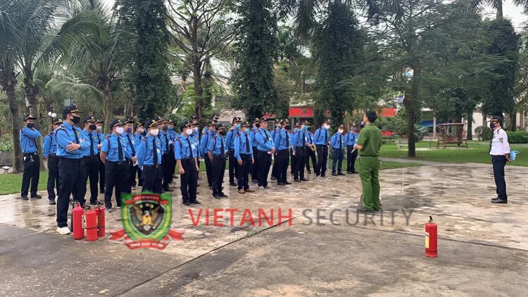 Nhân viên bảo vệ Việt Anh luôn tuân thủ đúng nhiệm vụ được giao Nhân viên bảo vệ Việt Anh luôn tuân thủ đúng nhiệm vụ được giao