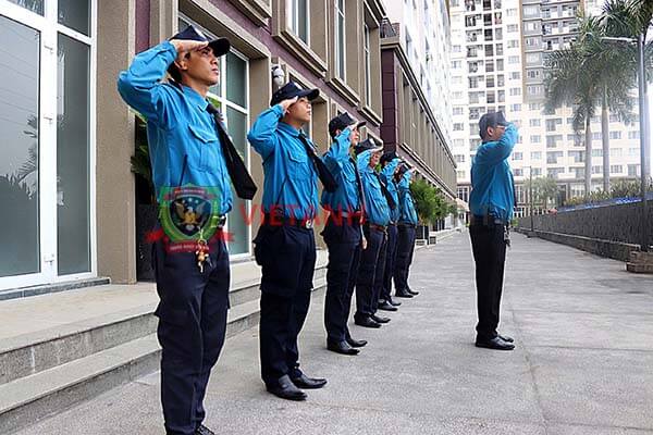 Việt Anh với đội ngũ bảo vệ chuyên nghiệp