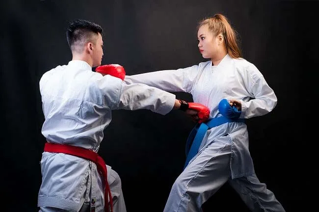 Kumite luôn coi trọng việc kiểm soát kỹ thuật và tốc độ