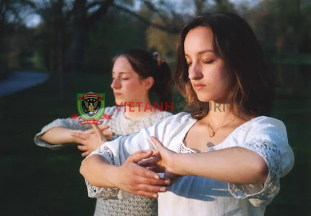 Tập hít thở và thở đúng trong khi luyện khí công rất quan trọng