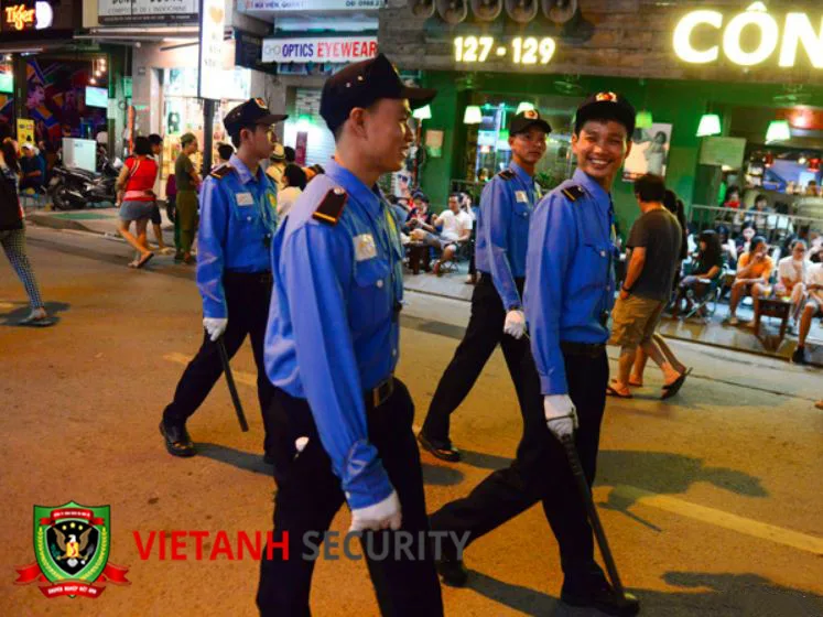 nhân viên bảo vệ