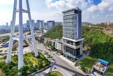 Wyndham Grand Hạ Long