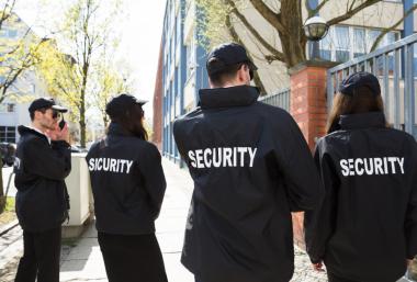 nên thuê công ty bảo vệ