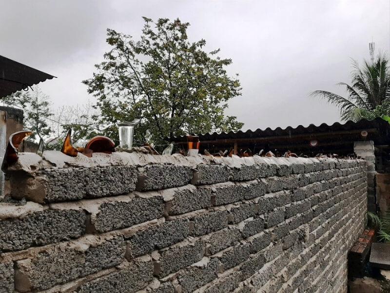 Hàng rào có chướng ngại vật