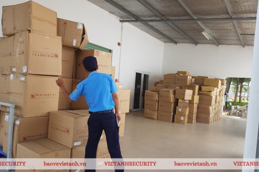 Vai trò và trách nhiệm của nhân viên bảo vệ kho hàng Vai trò và trách nhiệm của nhân viên bảo vệ kho hàng